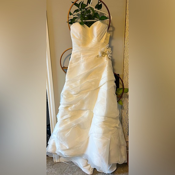 Brand New A-line Organza Wedding Dress - Picture 1 of 4